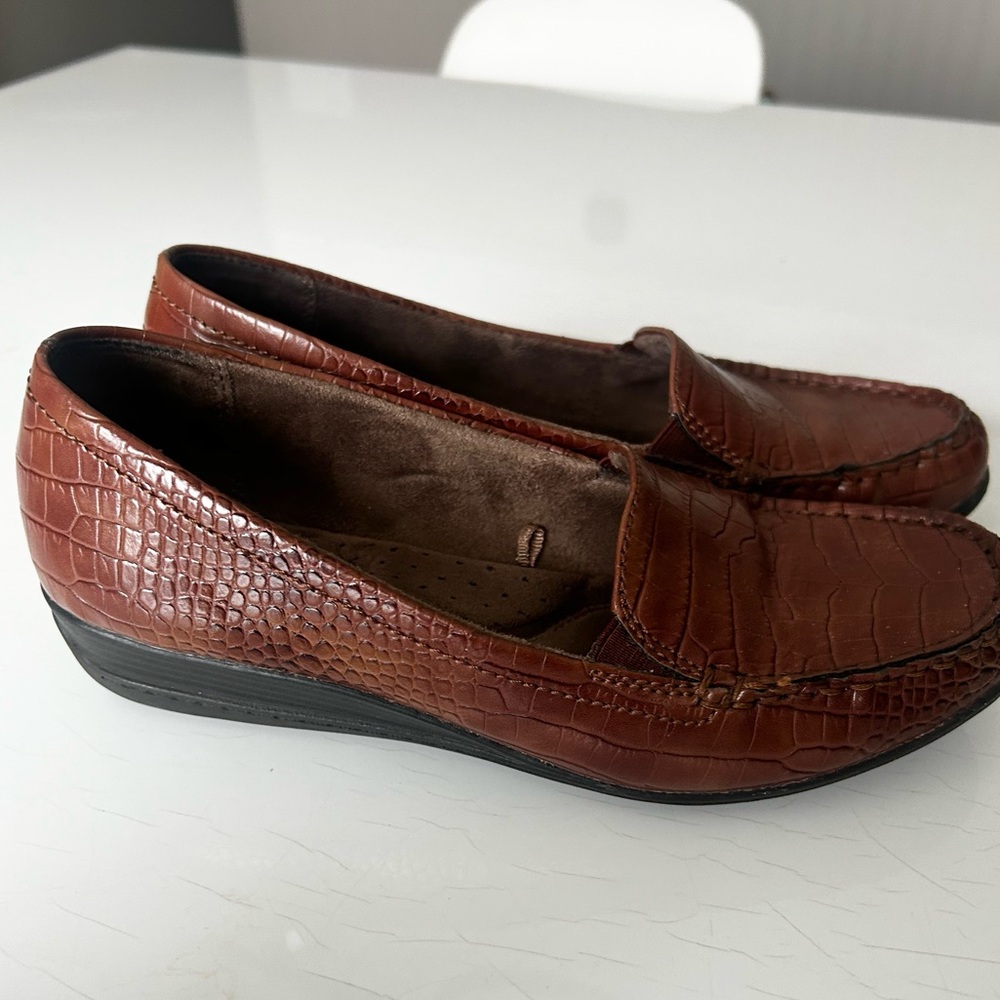 Natural Soul Size 9.5 All Thru Comfort Brown Croc Texture Slip On Loafers - Picture 3 of 7